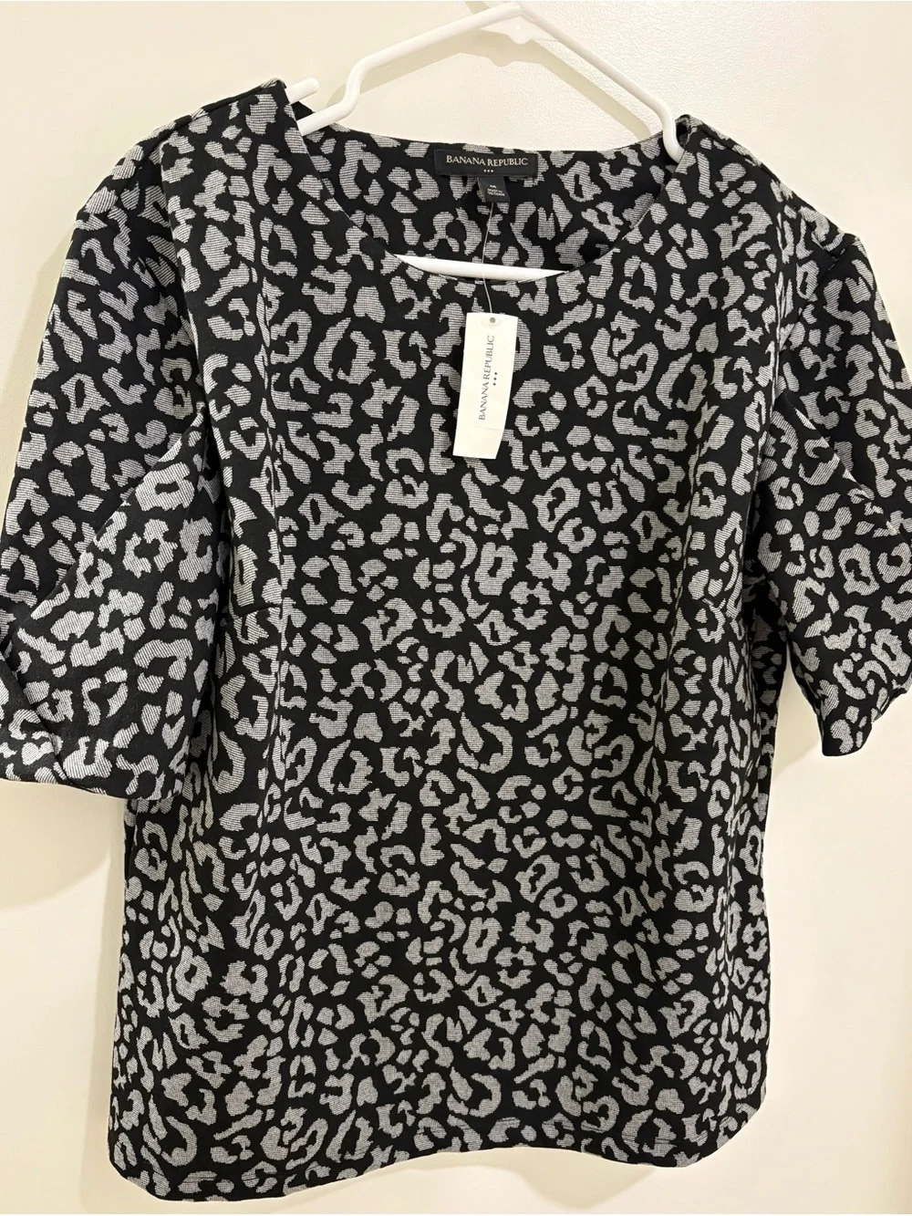 Banana Republic Black & Gray Leopard Print Puff Sleeve Top